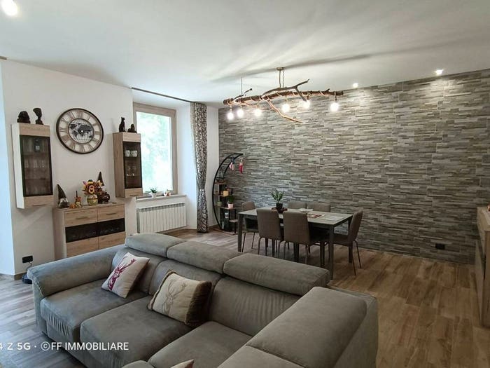 Appartamento quadrilocale in vendita in Viale della Vittoria, Centro, Pioraco
