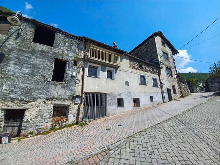 Casa trilocale in vendita in Carema