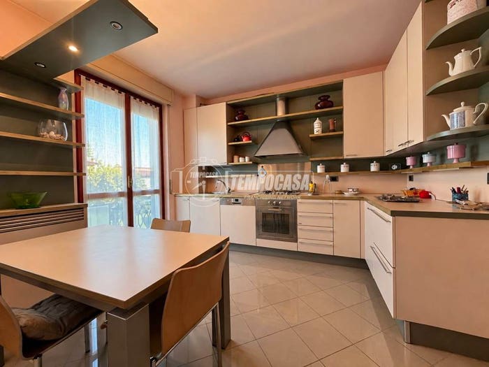 Appartamento trilocale in vendita in Via Mantova, Centro, Peschiera del Garda