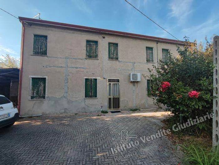 Casa con 6 locali in vendita in Via Arzaron n, Lendinara