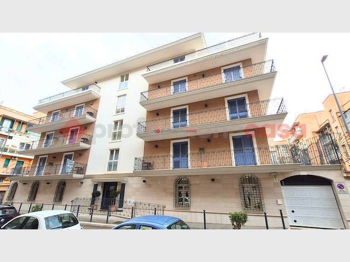 Appartamento trilocale in vendita in Via Antonio Lo Rè Agronomo, Villa Comunale, Foggia