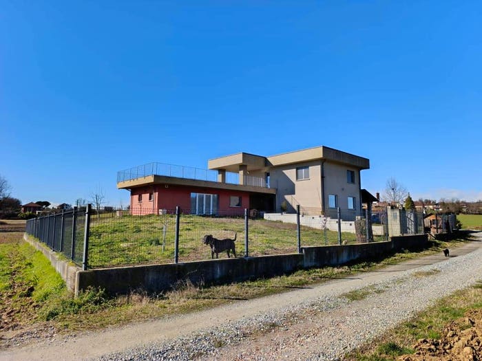 Casa con 6 locali in vendita in Mombello di Torino