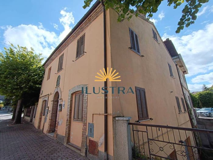 Casa trilocale in vendita in via IV novembre, Centro, Rotella