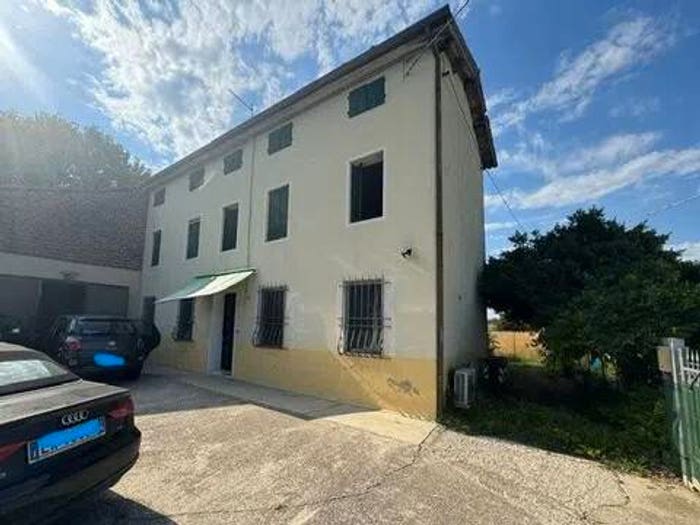 Casa con 6 locali in vendita in Rovolon
