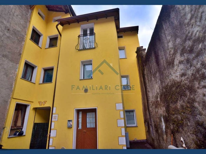 Casa con 6 locali in vendita in piazza xx settembre, Centro, CadeglianoViconago