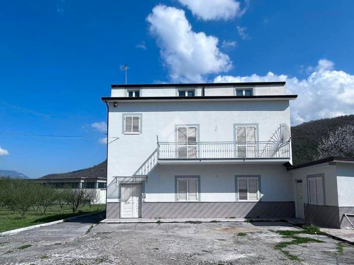 Casa con 6 locali in vendita in Via Canfora, Fisciano