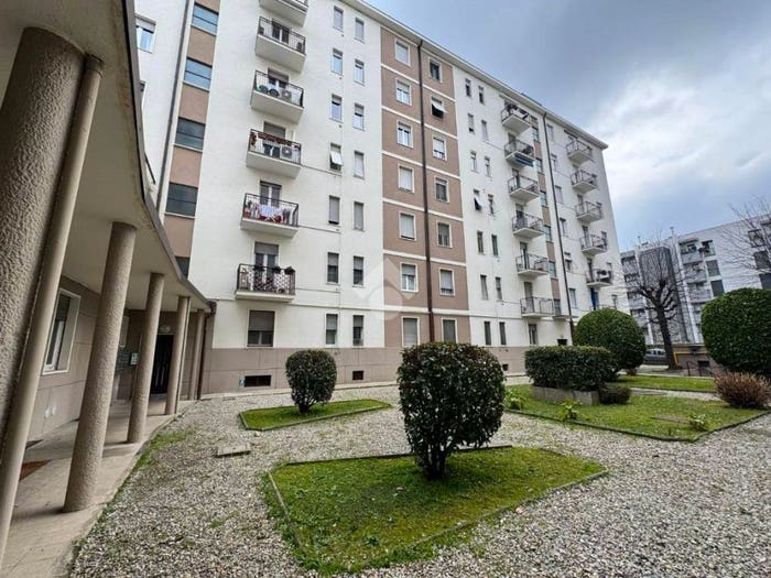 Appartamento quadrilocale in vendita in Via Maria Gaetana Agnesi, San Carlo Stazione, Monza