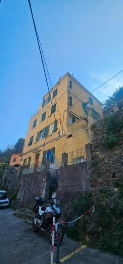 Appartamento quadrilocale in vendita in Passo Ruscarolo, Sestri Ponente, Genova