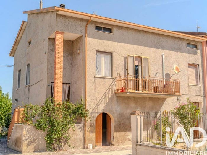 Casa quadrilocale in vendita in Via Perugia, Bettona