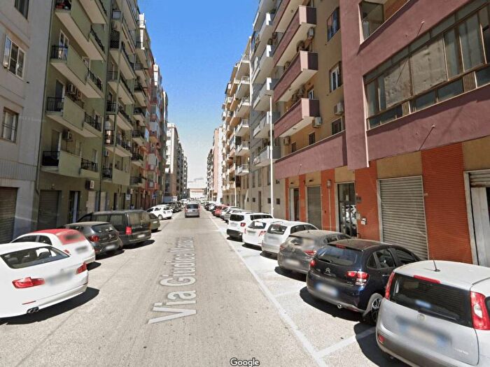 Appartamento con 6 locali in vendita in Via dei Donoratico, Piazza Giovanni XXIII, Cagliari