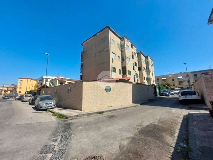 Appartamento trilocale in vendita in Via amerigo crispo, Fuorigrotta, Napoli