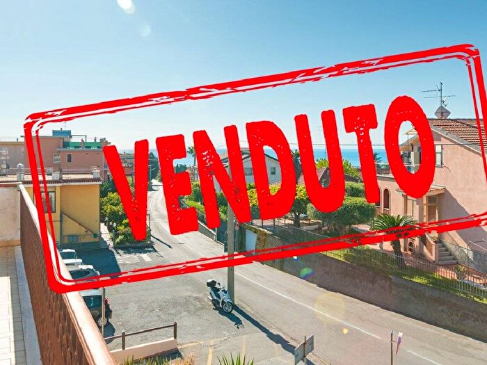 Appartamento trilocale in vendita in Via Magnone, Centro, Ceriale