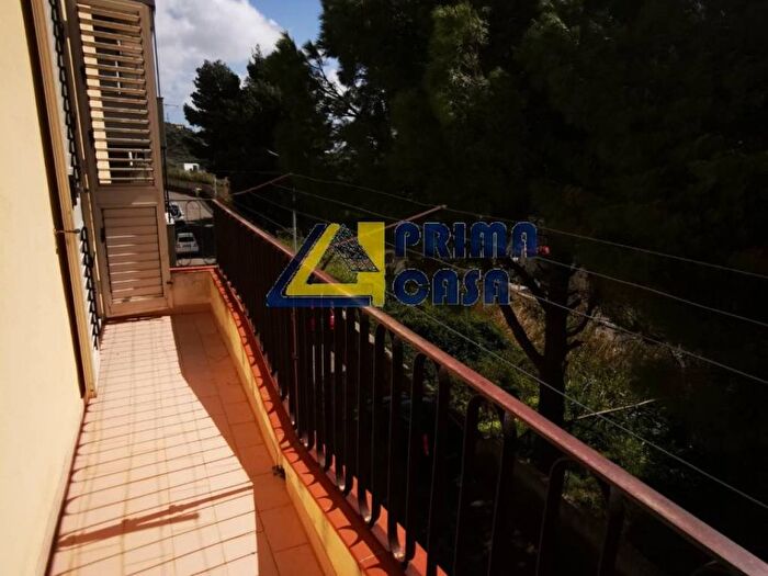 Appartamento trilocale in vendita in Via Garibaldi Gariani, Sala, Catanzaro