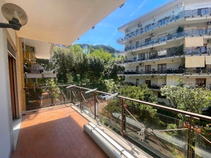 Appartamento con 6 locali in vendita in Via San Domenico, Vomero, Napoli