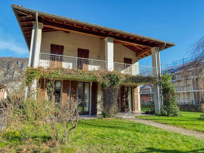 Casa quadrilocale in vendita in Via Pianazzo, Centro, Lavena Ponte Tresa