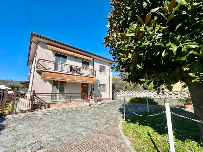 Casa quadrilocale in vendita in Via Romagnano, Romagnano, Massa