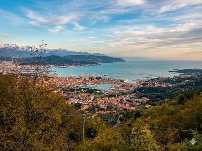 Casa con 5 locali in vendita in Via Del Parodi, Foce Marinasco, La Spezia