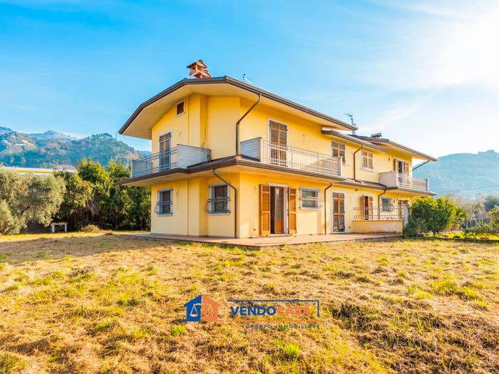 Casa con 6 locali in vendita in Debbia Cervaiolo, Montignoso