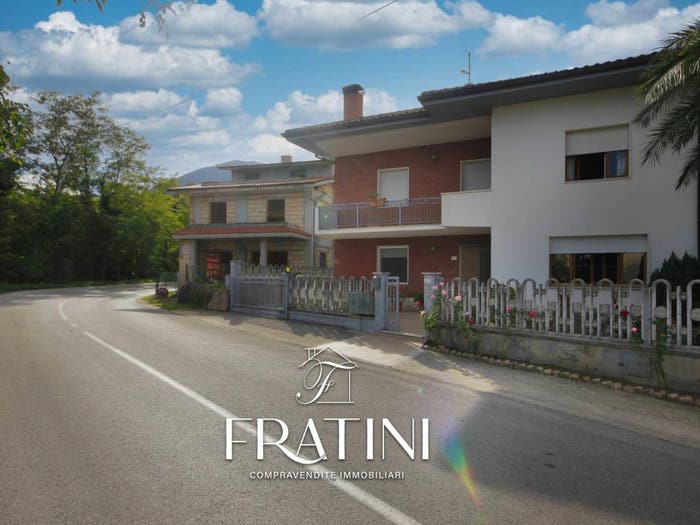 Casa con 6 locali in vendita in Frazione Garrufo Viale Rozzi, Garrufo, Campli