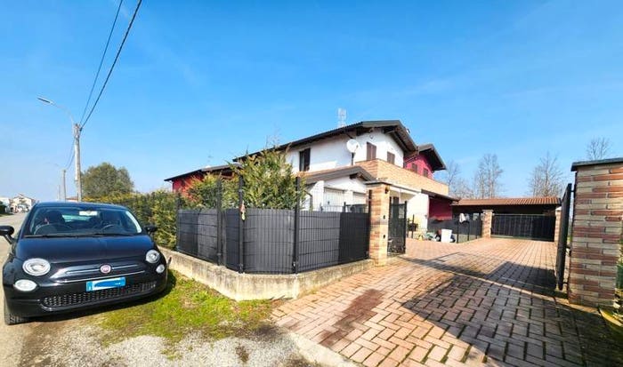 Casa con 6 locali in vendita in BASTIDA PANCARANA VIA ROMA, Bastida Pancarana