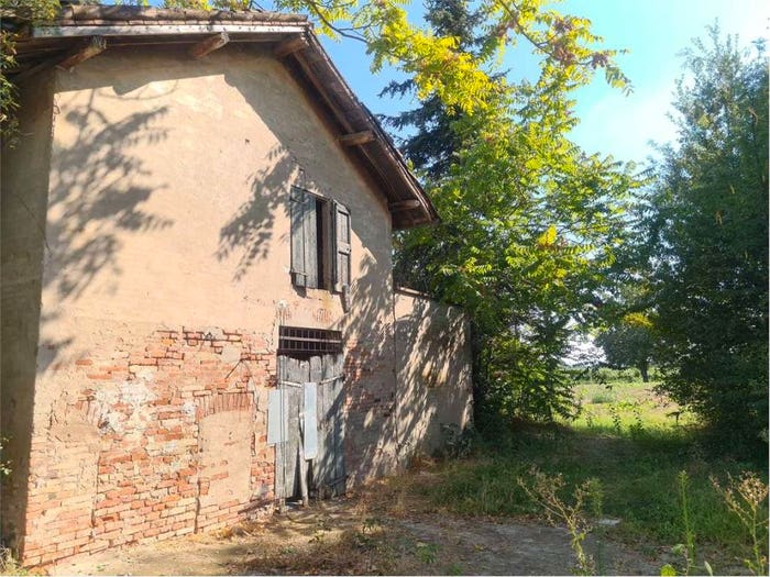 Casa con 6 locali in vendita in Correggio