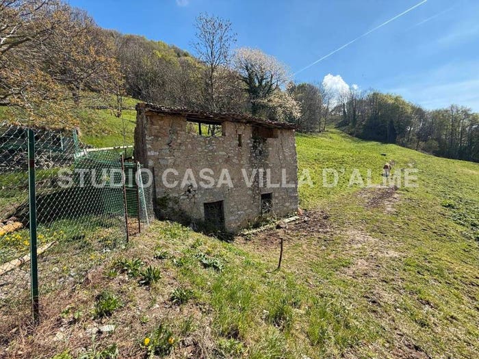 Casa monolocale in vendita in Via Villa, Dossena