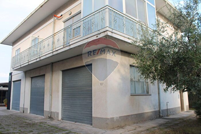 Casa con 7 locali in vendita in Lanciano