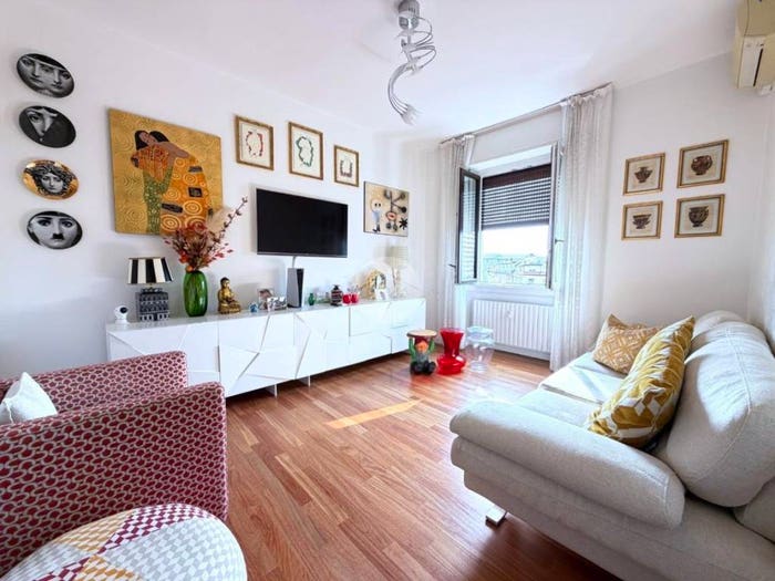 Appartamento trilocale in vendita in Viale Lucania, Corvetto, Milano