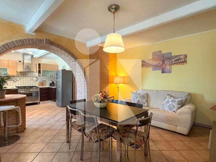 Casa con 6 locali in vendita in Moglia, Sermide e Felonica