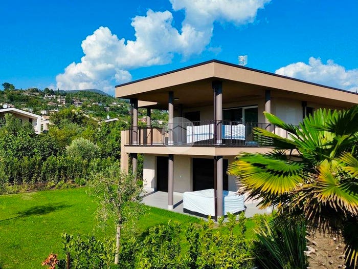 Casa quadrilocale in vendita in Via Nereo Maffezzoli, Garda