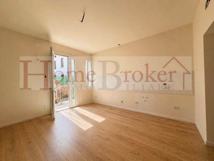 Appartamento quadrilocale in vendita in Via Mario Calderara, Novoli, Firenze