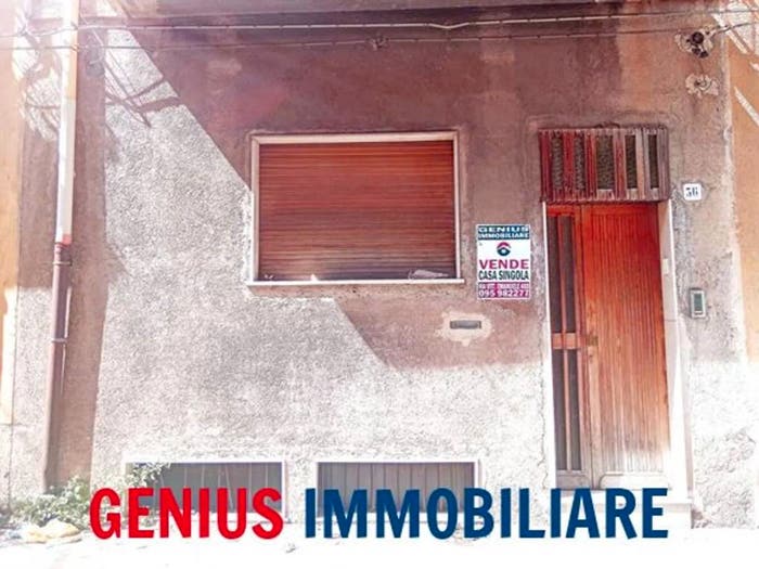 Casa con 6 locali in vendita in Via Perugia, Biancavilla