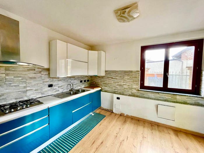 Casa con 6 locali in vendita in Via Leopoldo Nobili, Inverno, Inverno e Monteleone