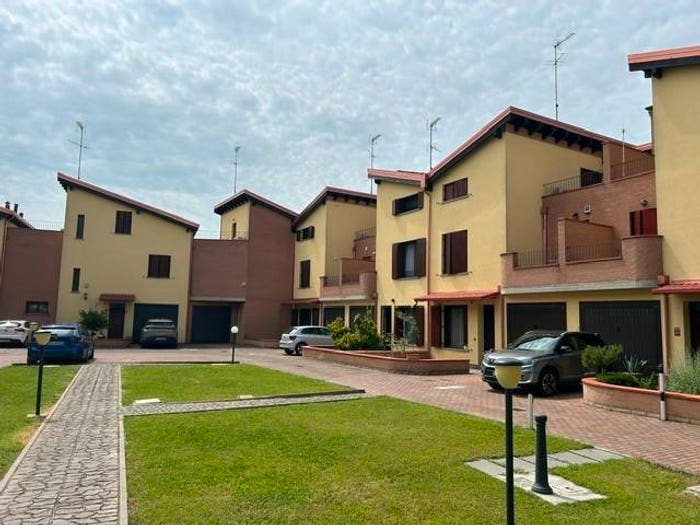 Casa con 6 locali in vendita in via Chiesa, San Martino, Ferrara