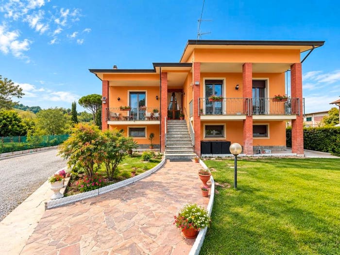 Casa quadrilocale in vendita in Garibaldi, Centro, Santa Giuletta
