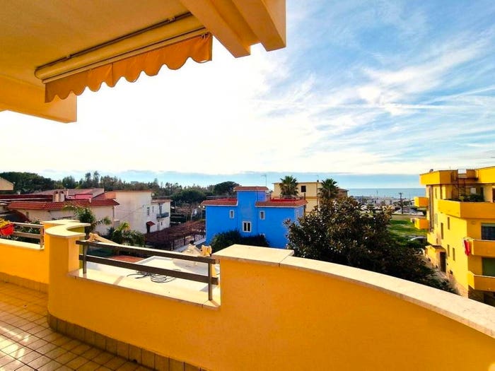 Appartamento con 6 locali in vendita in Mondragone