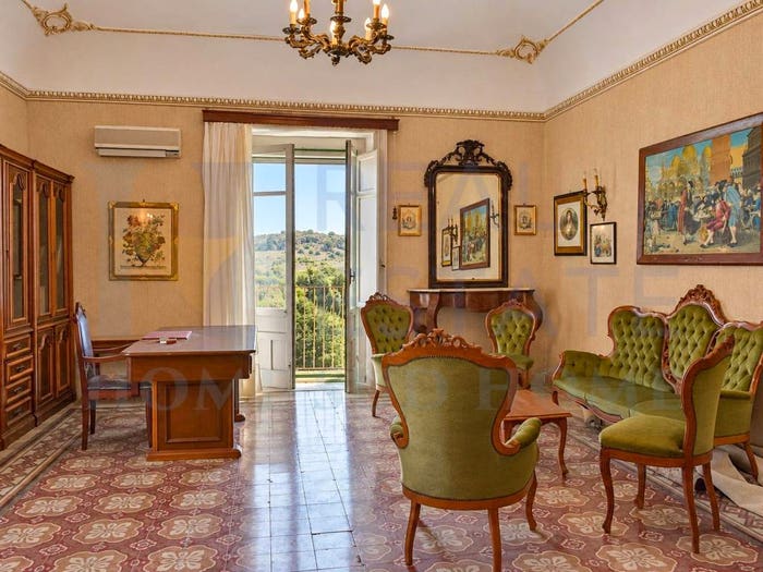 Appartamento con 6 locali in vendita in Via Tommaso Fazello, Centro, Noto