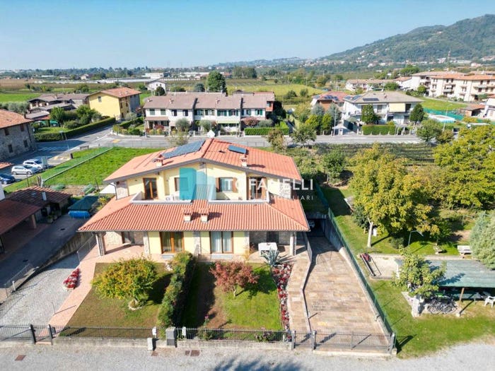 Casa quadrilocale in vendita in Via delle Pozze, Capriolo