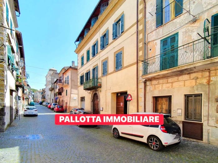 Appartamento quadrilocale in vendita in Corso Giacomo Matteotti, Centro, Valentano
