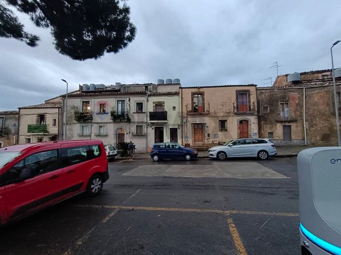 Appartamento con 6 locali in vendita in VIALE REGINA ELENA, Centro, Caltagirone