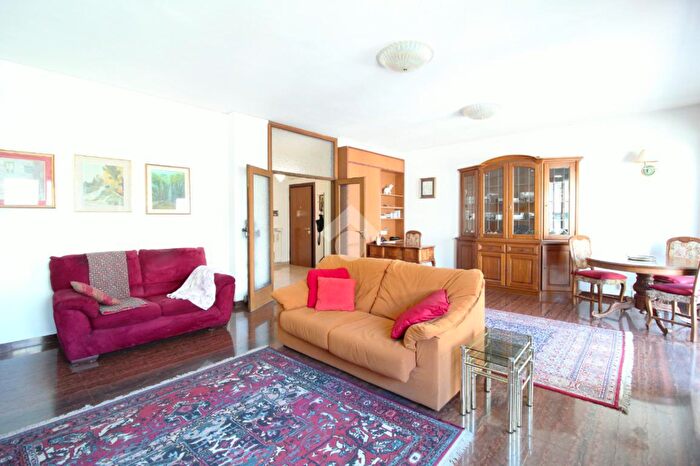 Appartamento trilocale in vendita in Via Francesco Zanotto, Venezia