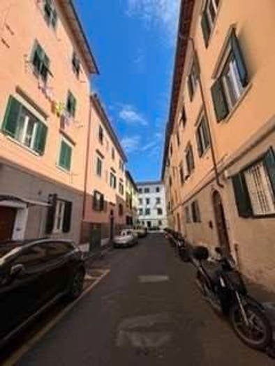 Appartamento con 5 locali in vendita in Via Chiellini, Cisternone, Livorno