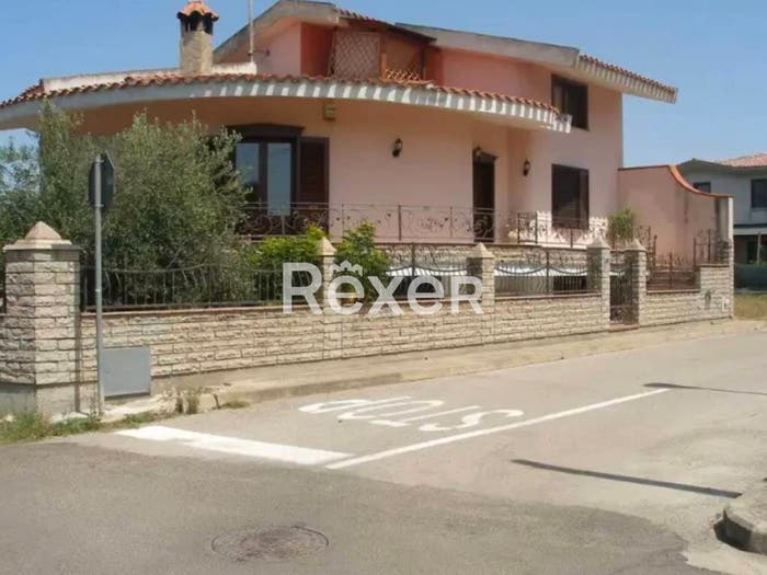 Casa con 6 locali in vendita in Via Campidano, Uras