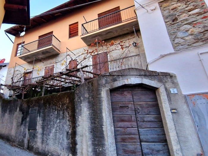 Casa quadrilocale in vendita in Via Crocetta, Centro, Casale Corte Cerro