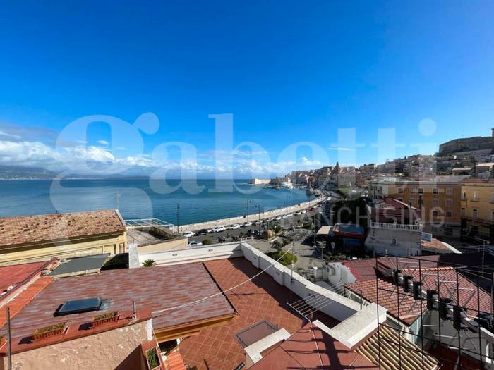 Appartamento con 6 locali in vendita in Piazza S Conca, Gaeta