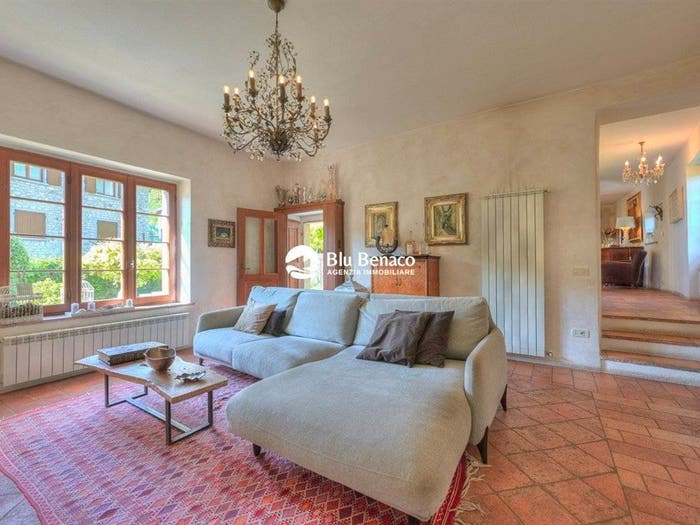 Casa con 6 locali in vendita in Via Anita Garibaldi, Tignale