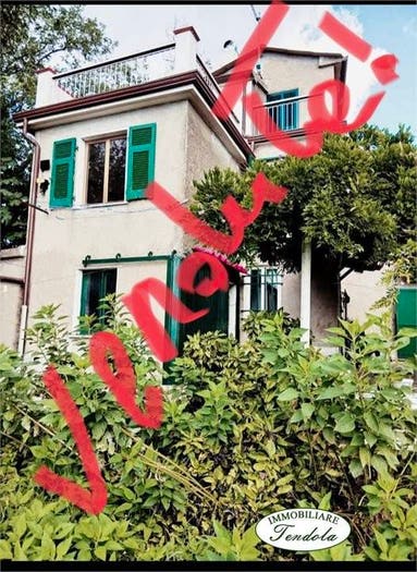 Casa con 6 locali in vendita in Fosdinovo