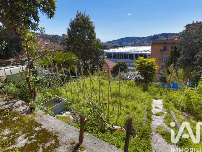 Casa con 6 locali in vendita in Via Antonietta Massuccone Mazzini, Bolzaneto, Genova