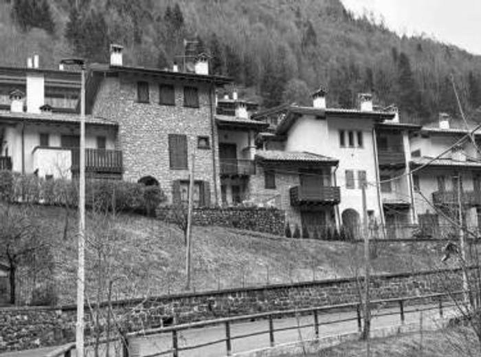 Appartamento bilocale in vendita in Via Frassineto, Colere