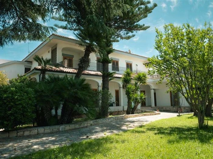 Appartamento con 6 locali in vendita in Marche No Number, Centro, Galatina